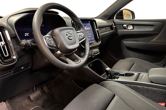 Volvo EX40 8 of 16