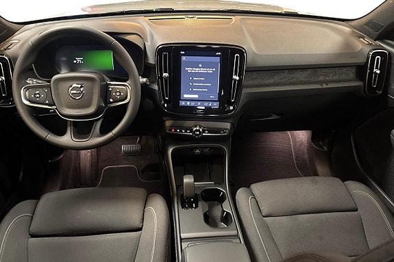 Volvo EX40 9 of 16