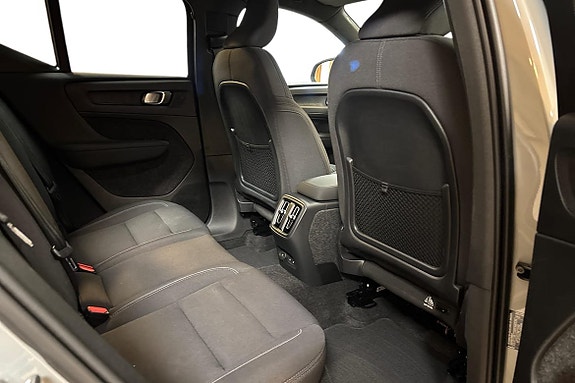 Volvo EX40 11 of 16