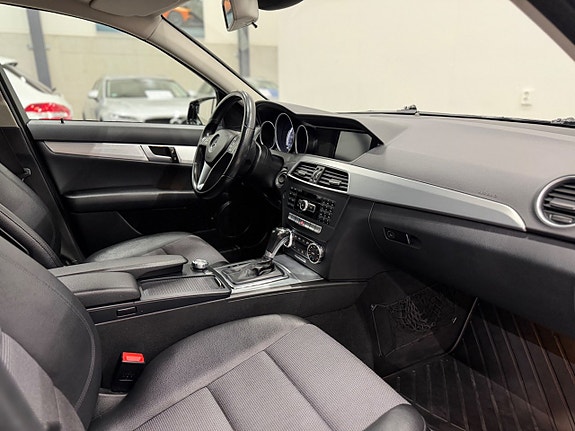 Mercedes-Benz C180 12 of 21