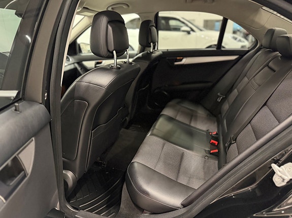 Mercedes-Benz C180 19 of 21