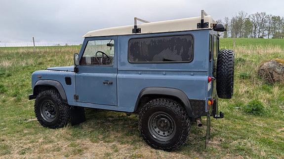 Land Rover Defender 90 3 of 4