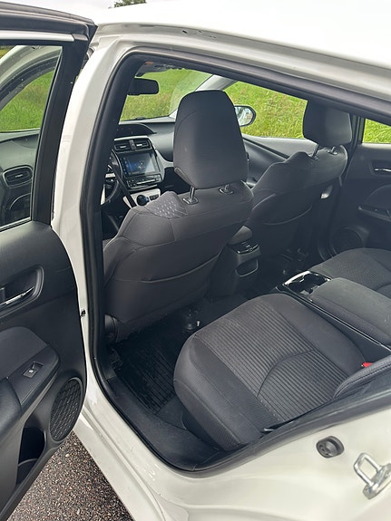 Toyota Prius Plug-in Hybrid 5 of 9