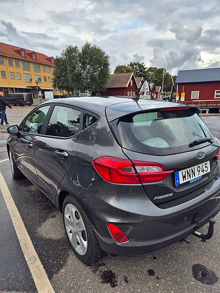 Ford Fiesta 3 of 6