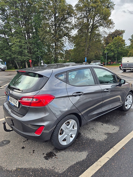 Ford Fiesta 5 of 6