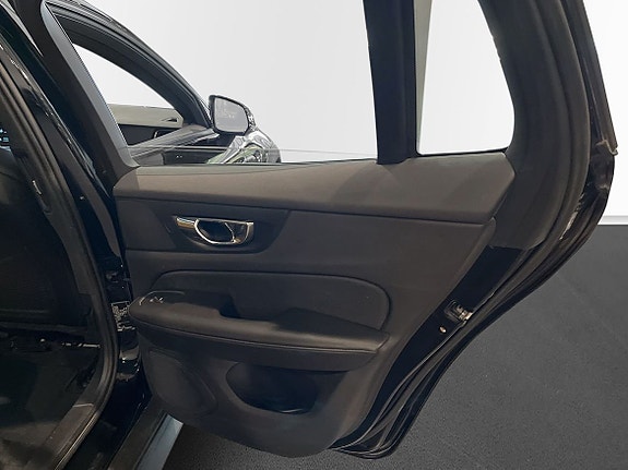 Volvo V60 Cross Country 8 of 10