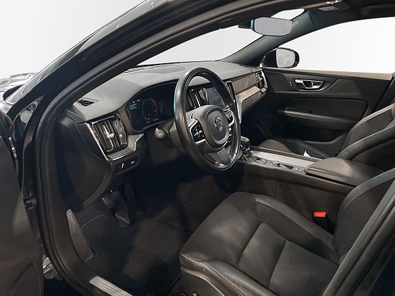 Volvo V60 Cross Country 7 of 10