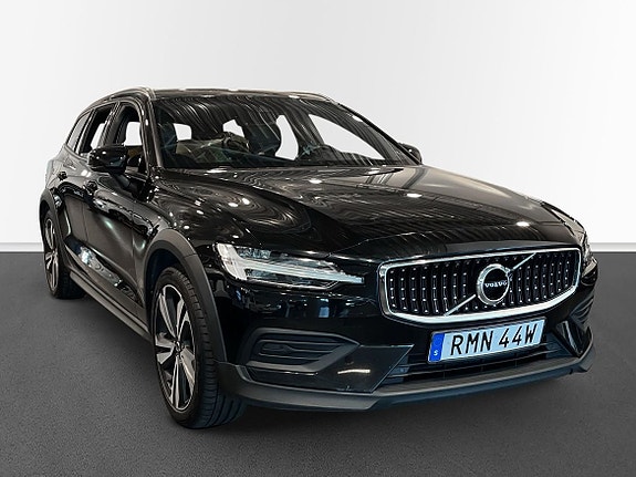 Volvo V60 Cross Country 3 of 10