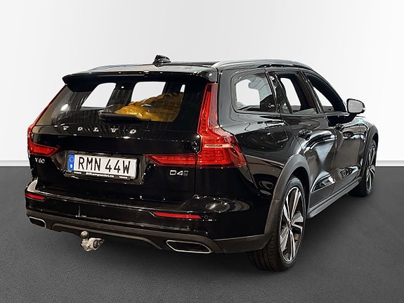 Volvo V60 Cross Country 4 of 10