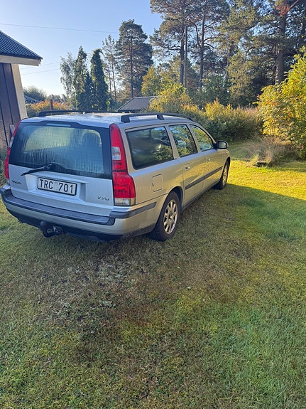 Volvo V70 2 of 2