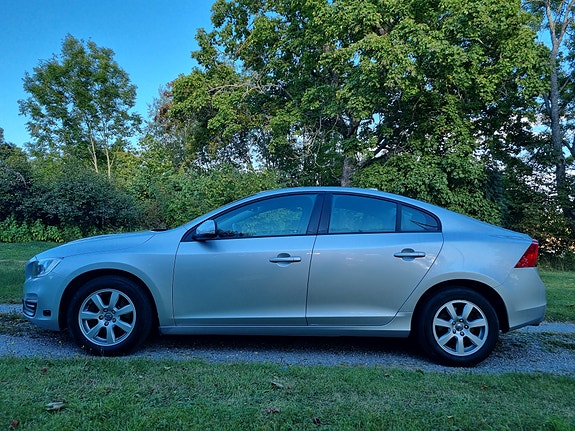 Volvo S60 2 of 17