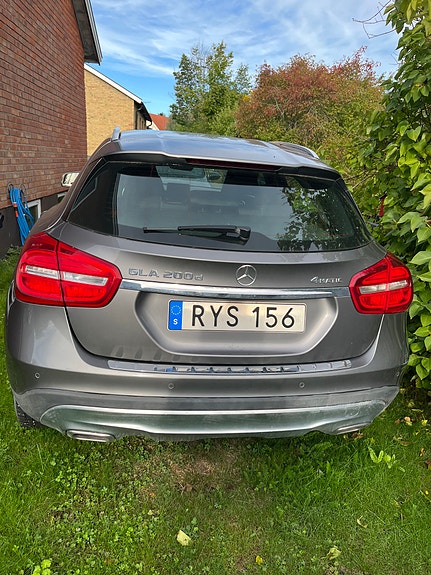 Mercedes-Benz GLA200 d 2 of 6