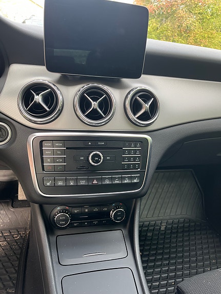 Mercedes-Benz GLA200 d 4 of 6