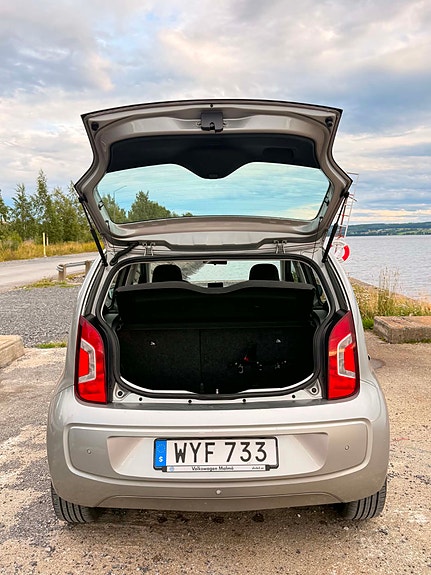 Volkswagen UP! 3 of 10