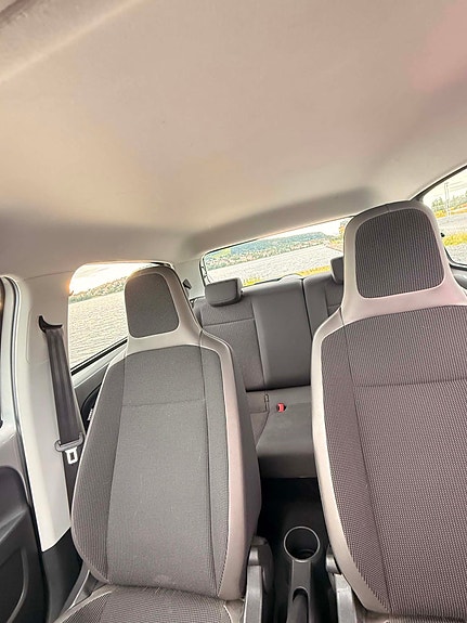 Volkswagen UP! 7 of 10