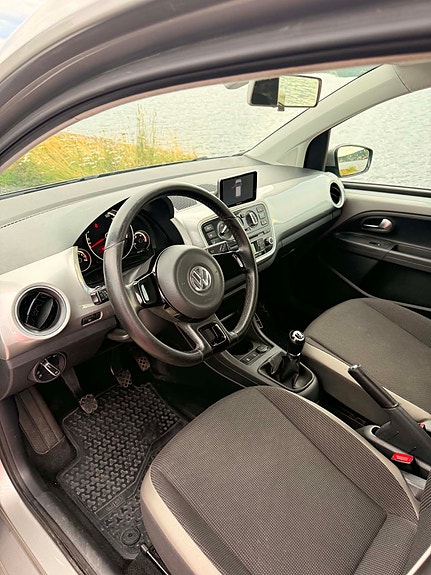 Volkswagen UP! 6 of 10