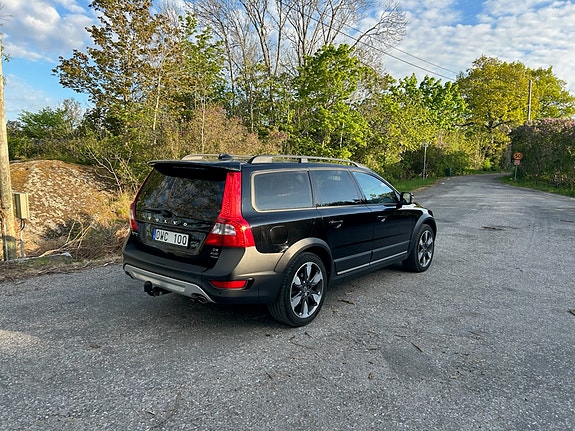 Volvo XC70 2 of 9