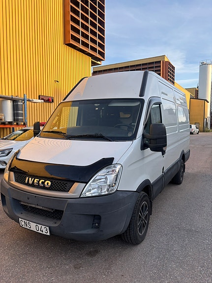 Iveco Daily 35C13 2 of 5