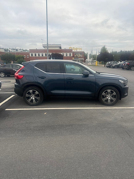 Volvo XC40 3 of 7