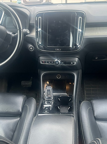 Volvo XC40 5 of 7