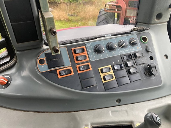 Valtra N121 Hitech med lastare 12 of 12