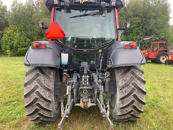 Valtra N121 Hitech med lastare 7 of 12