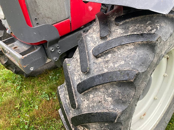 Valtra N121 Hitech med lastare 2 of 12