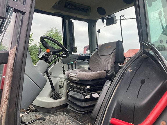 Valtra N121 Hitech med lastare 10 of 12