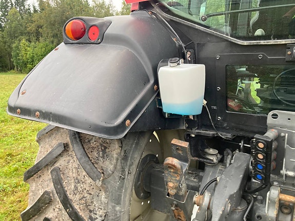 Valtra N121 Hitech med lastare 9 of 12