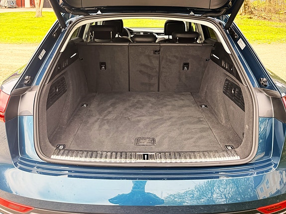 Audi e-tron 10 of 10
