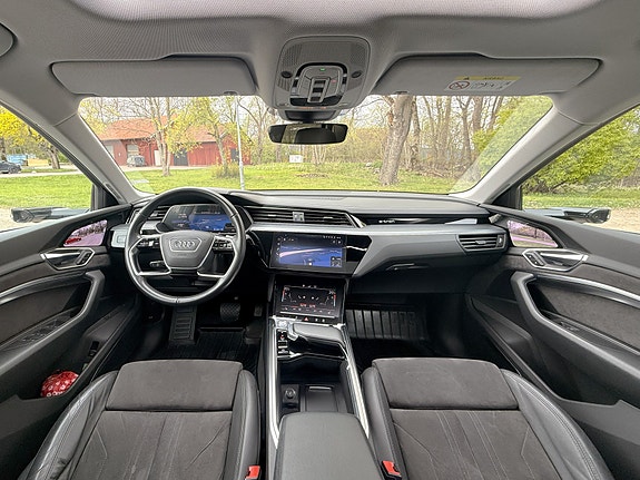 Audi e-tron 4 of 10