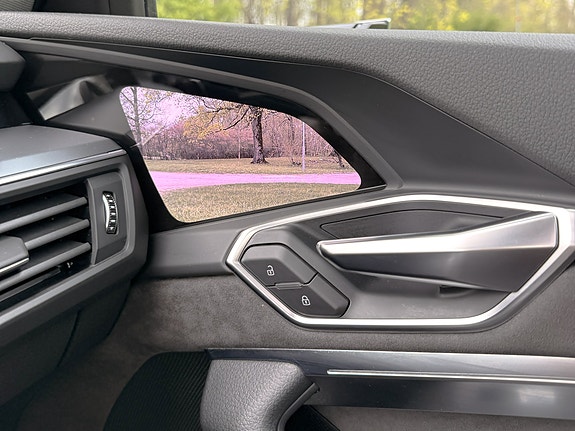 Audi e-tron 7 of 10