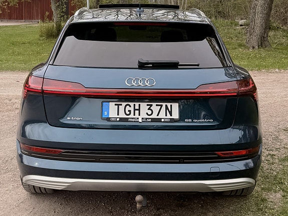 Audi e-tron 3 of 10