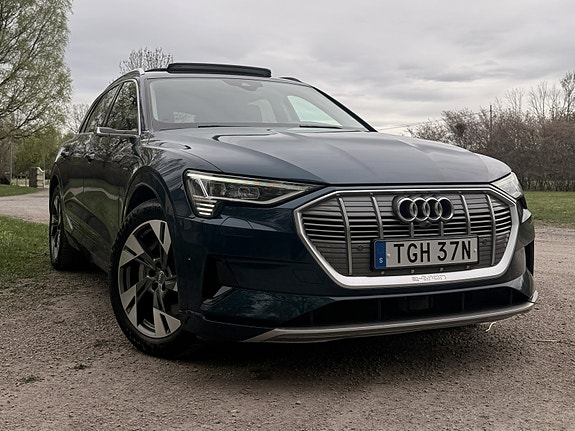 Audi e-tron 2 of 10