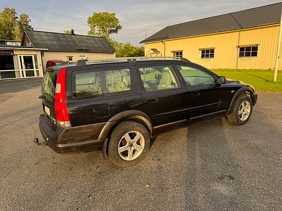 Volvo XC70 3 of 7
