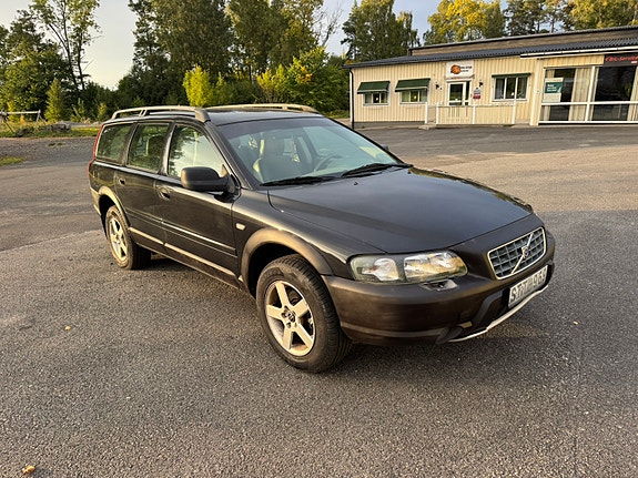 Volvo XC70 2 of 7