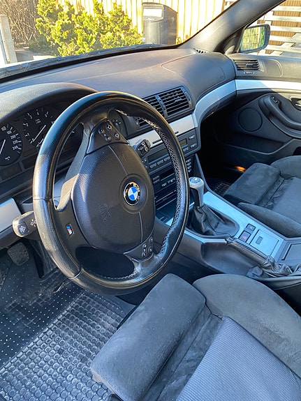BMW 525i 4 of 6