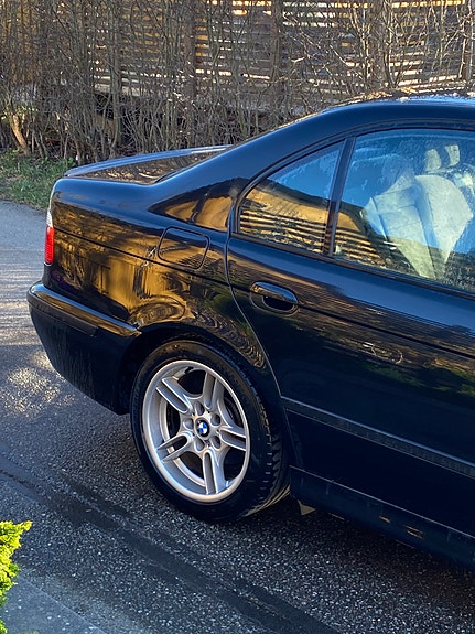 BMW 525i 3 of 6