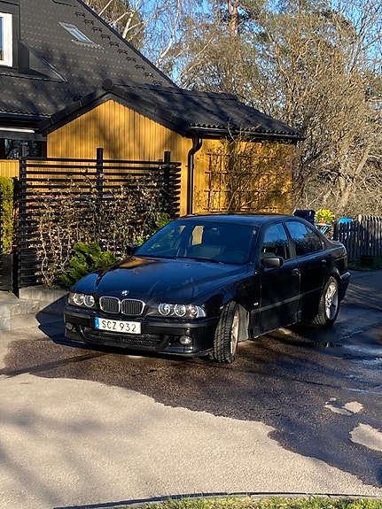 BMW 525i 2 of 6