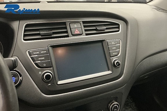 Hyundai i20 10 of 17