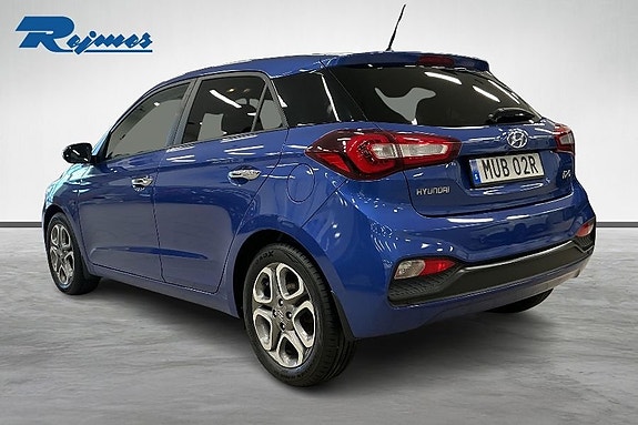Hyundai i20 2 of 17