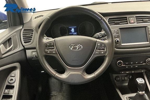 Hyundai i20 8 of 17