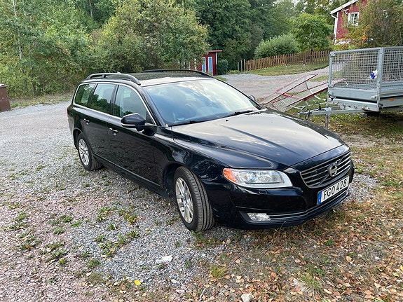 Volvo V70 2 of 6