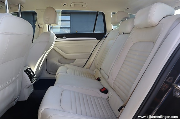 Volkswagen Passat 9 of 21