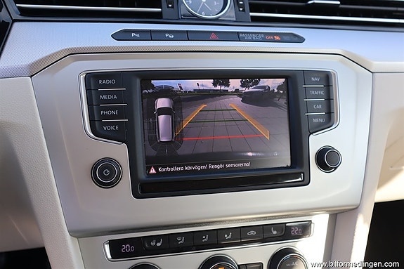 Volkswagen Passat 15 of 21