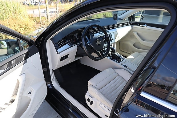 Volkswagen Passat 11 of 21
