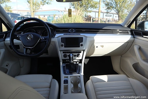 Volkswagen Passat 13 of 21