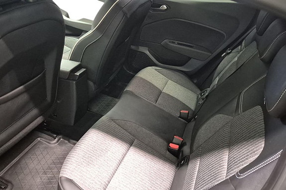 Renault Clio 13 of 21