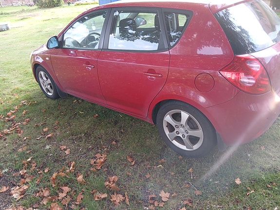 Kia Ceed 2 of 3
