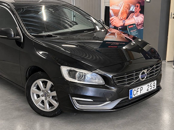 Volvo V60 2 of 13
